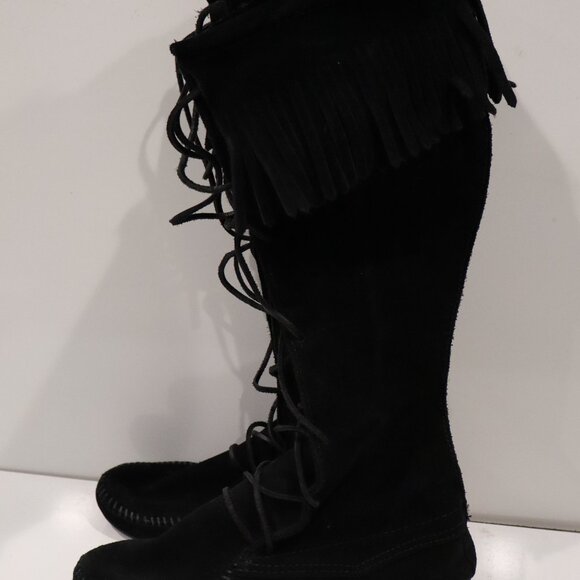 Minnetonka Women's Front Lace Hardsole-  Size 8 Lace up Suede Boots - Picture 5 of 9